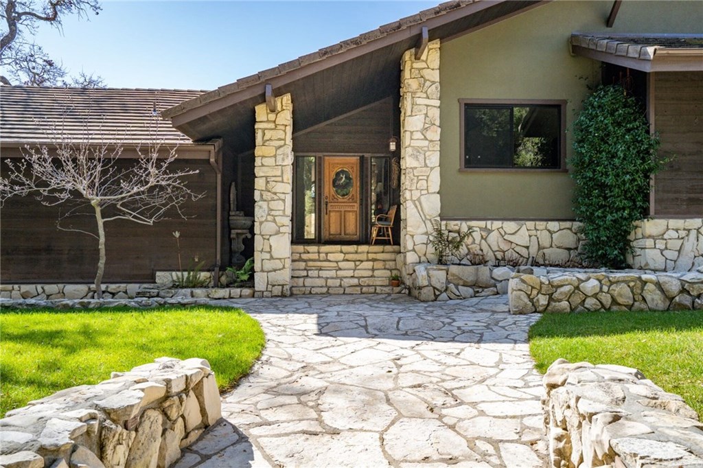 11800 Old Morro Road Atascadero, CA 93422 - Photo 1 of 1 Inviting front porch