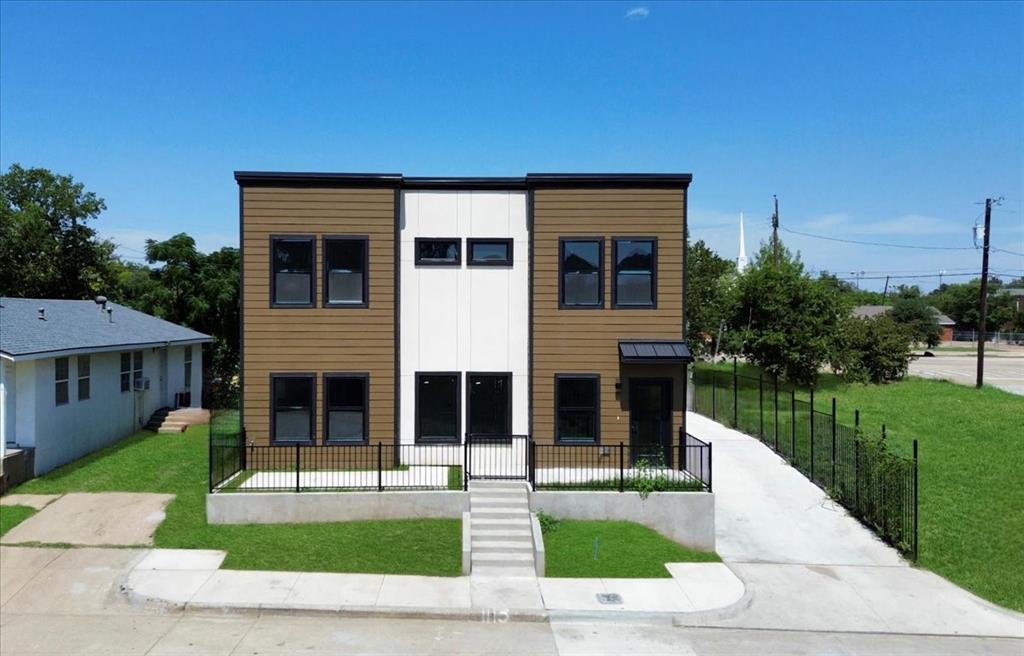 a view of house with a yard