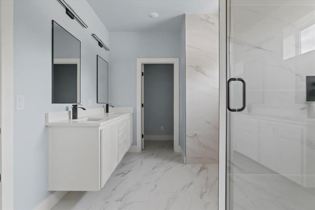 1116 East Oleander Street Fort Worth, TX 76104 - Photo 30 of 32 a bathroom with a bathtub sink and mirror