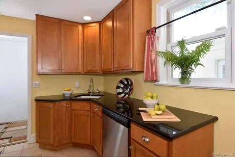 $720,000 | 462 Bronxville Road, Bronxville, NY 10708