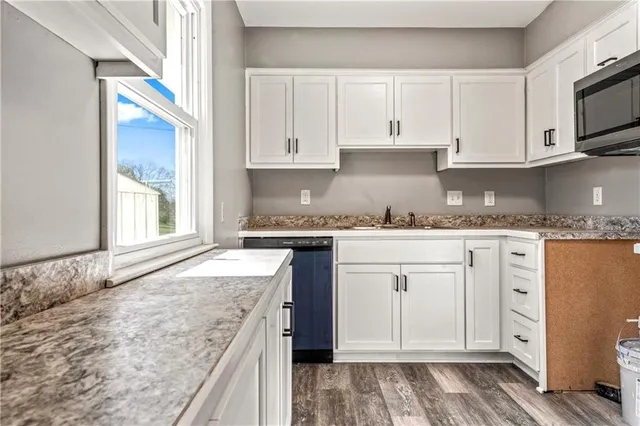 $259,500 | 1000 Stafford Drive, Pleasant Hill, MO 64080