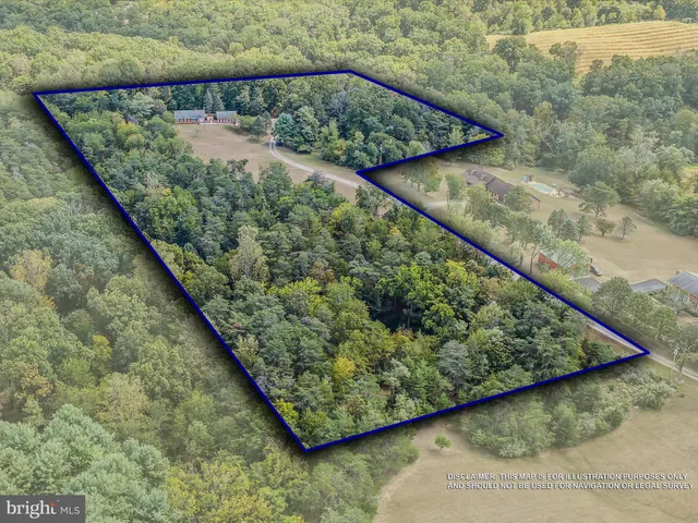 $350,000 | 350 Skytop Lane, Berkeley Springs, WV 25411