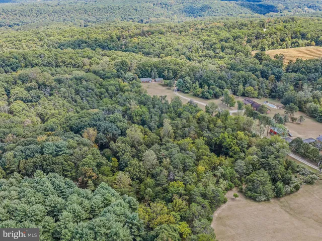 $350,000 | 350 Skytop Lane, Berkeley Springs, WV 25411