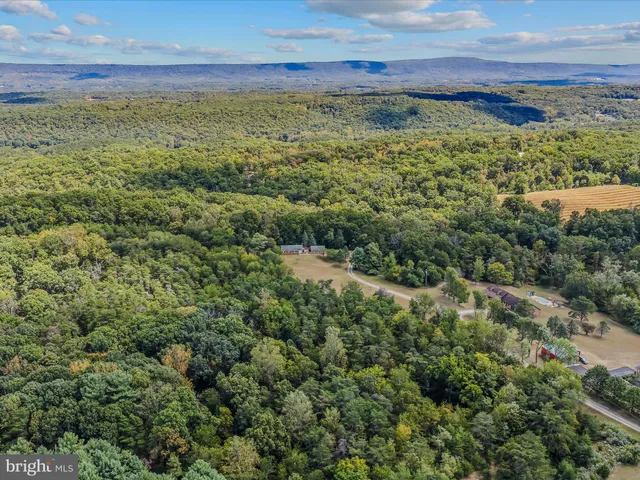 $350,000 | 350 Skytop Lane, Berkeley Springs, WV 25411