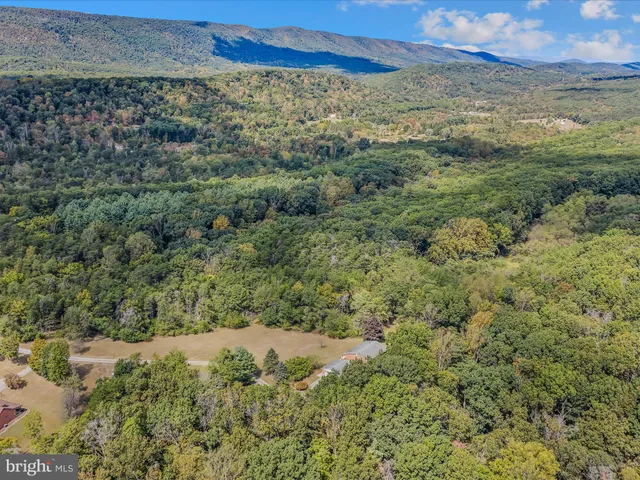 $350,000 | 350 Skytop Lane, Berkeley Springs, WV 25411