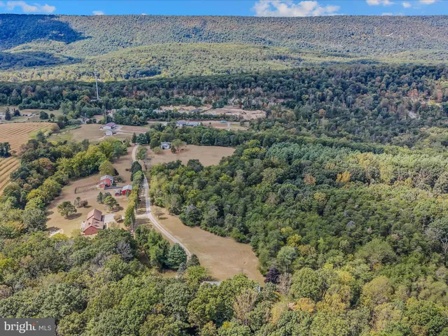 $350,000 | 350 Skytop Lane, Berkeley Springs, WV 25411