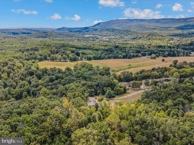 $350,000 | 350 Skytop Lane, Berkeley Springs, WV 25411