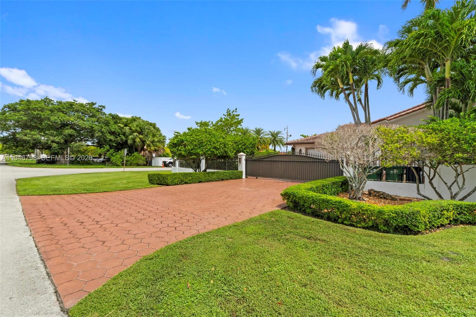 185 Southwest 130th Avenue Miami, FL 33184 - Photo 6 of 92