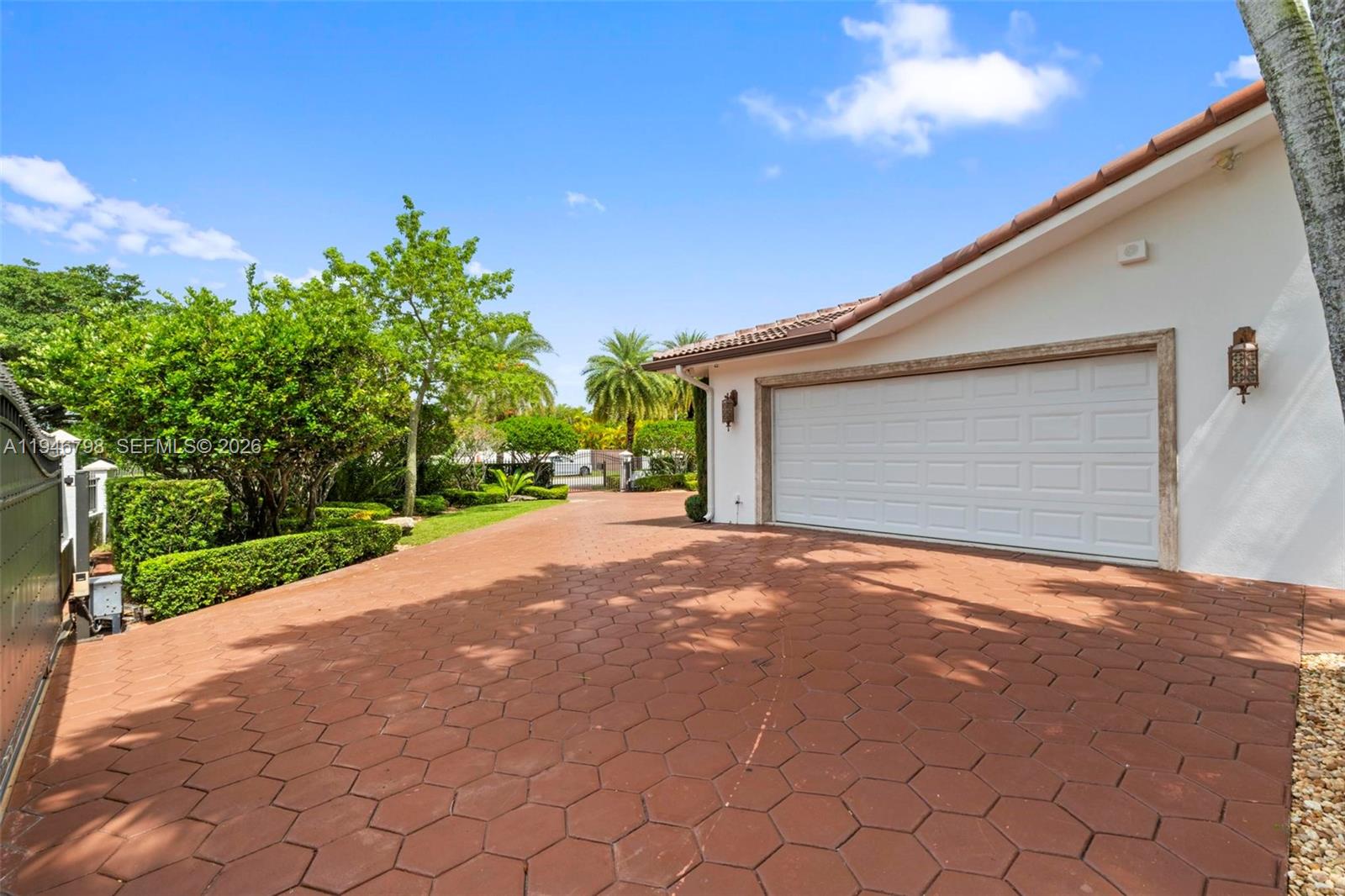 185 Southwest 130th Avenue Miami, FL 33184 - Photo 8 of 92