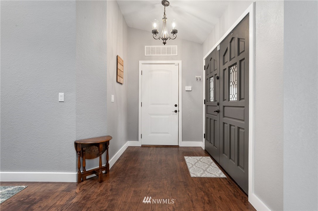 18618 112th Avenue Southeast Renton, WA 98055 - Photo 2 of 29 Gallery Image 2