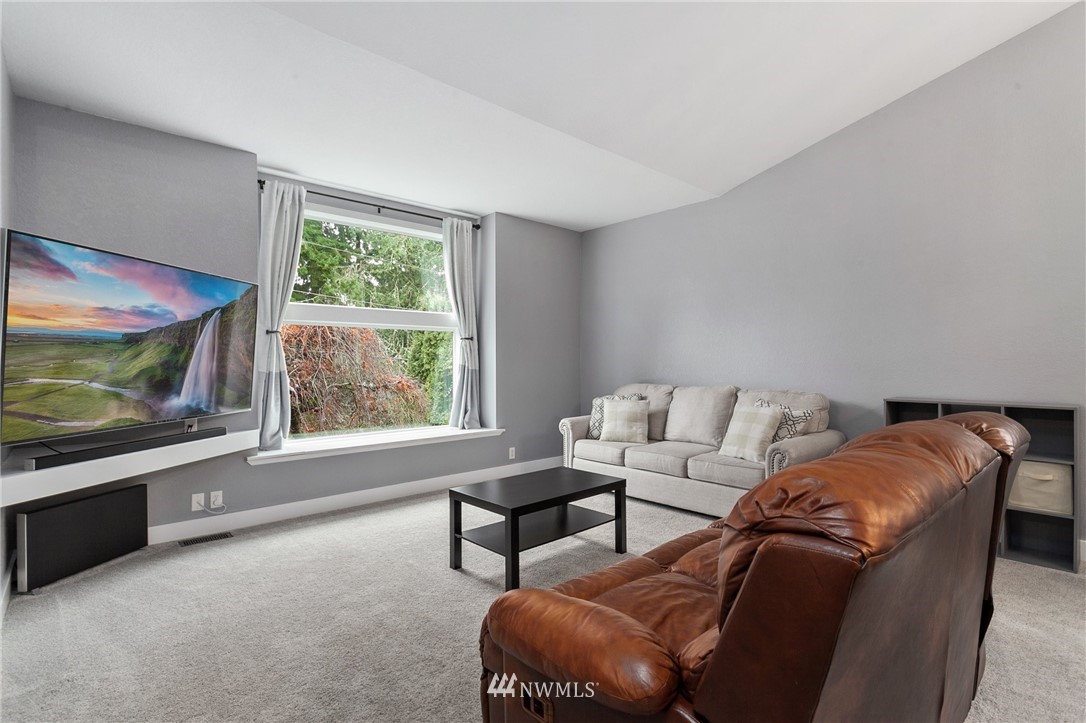 18618 112th Avenue Southeast Renton, WA 98055 - Photo 4 of 29 Gallery Image 4