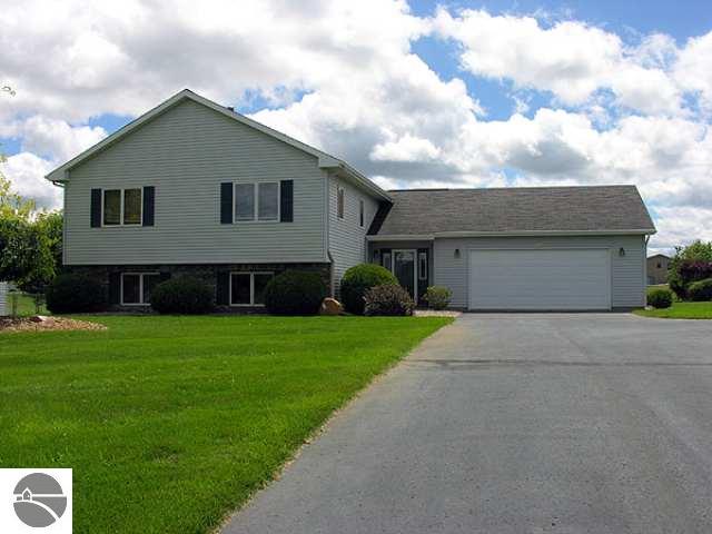 6113 Boone Road Traverse City, MI 49685 - Photo 1 of 9 1693623.JPG