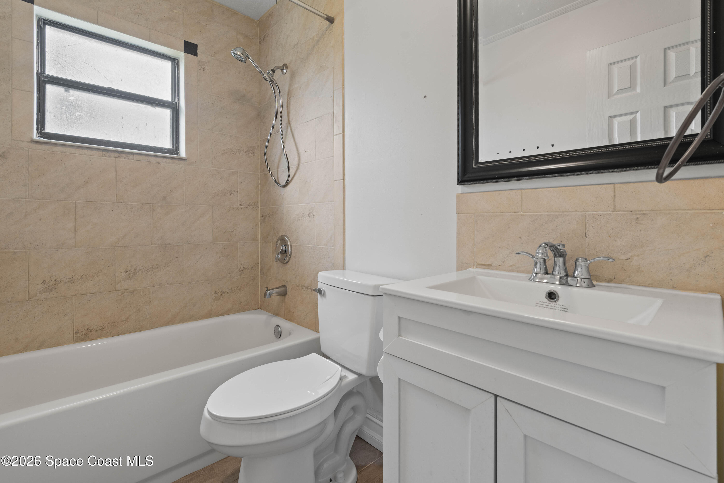 4037 Edwards Street Melbourne, FL 32901 - Photo 13 of 20 a bathroom with a sink a toilet and a bathtub