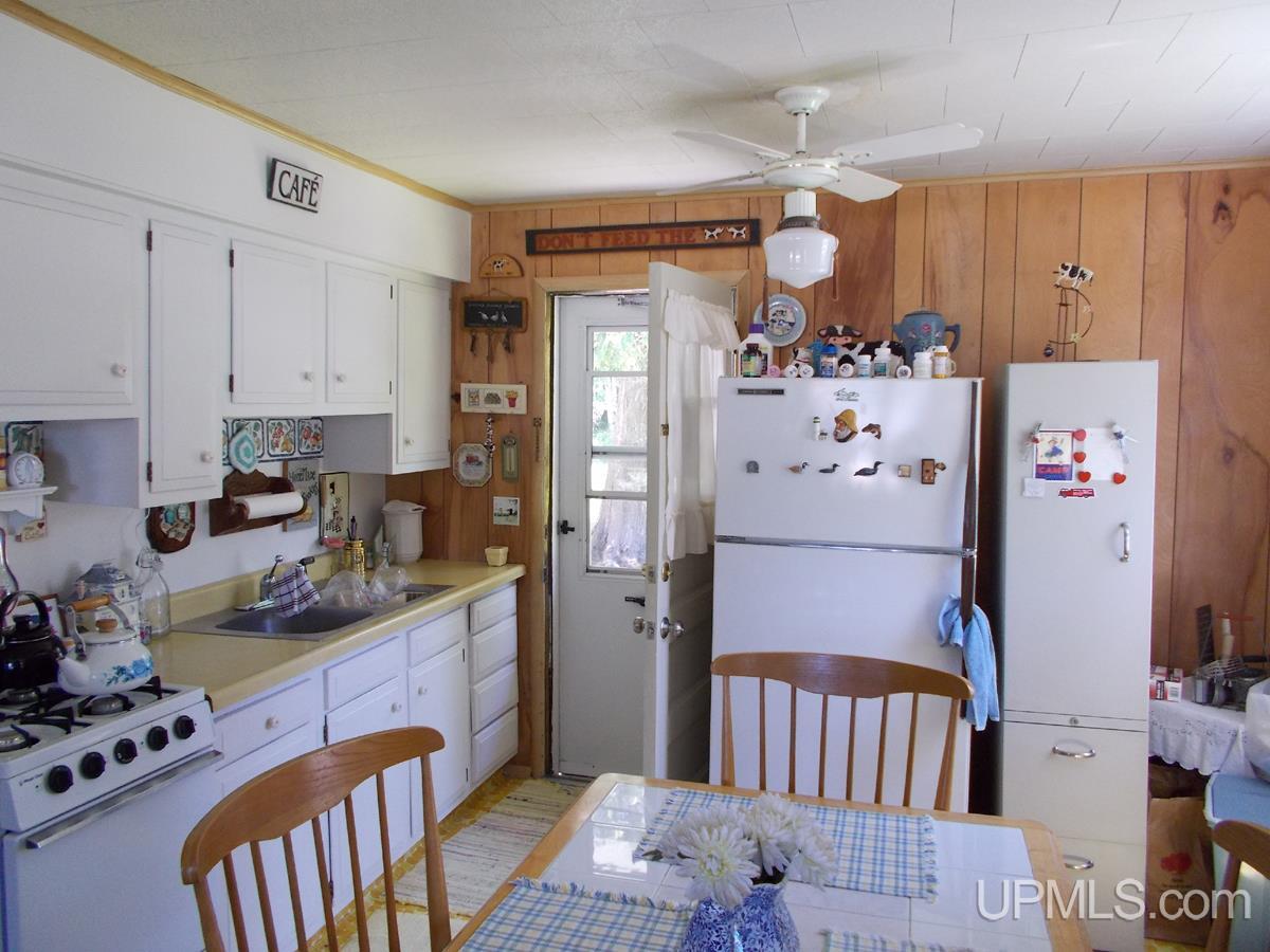 810 West Gulliver Lake Road Gulliver, MI 49840 - Photo 3 of 7 Gallery Image 3