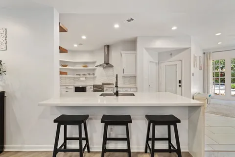 $915,000 | 201 Vanderpool Lane, Unit 137, Houston, TX 77024