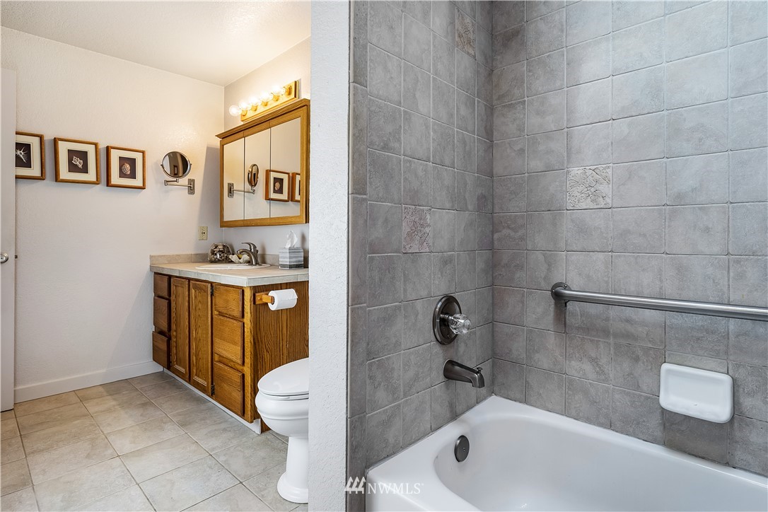 1728 170th Place Southeast Bothell, WA 98012 - Photo 23 of 25 Gallery Image 23