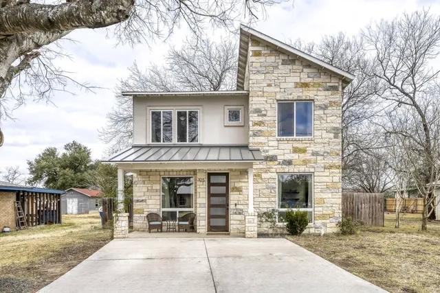$325,000 | 125 Irene Street, Elgin, TX 78621