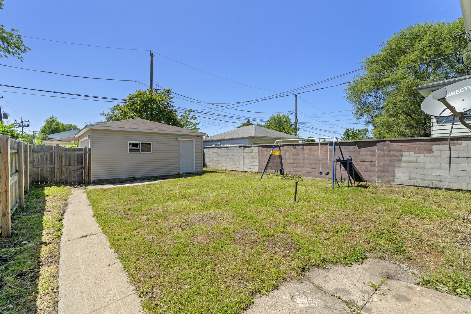 11442 South Aberdeen Street Chicago, IL 60643 - Photo 3 of 19 a house view with a garden space