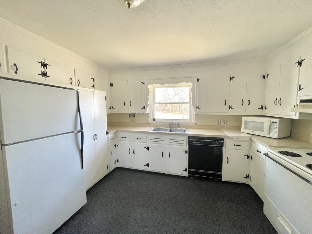 17 Vincent Drive West Springfield, MA 01089 - Photo 6 of 20