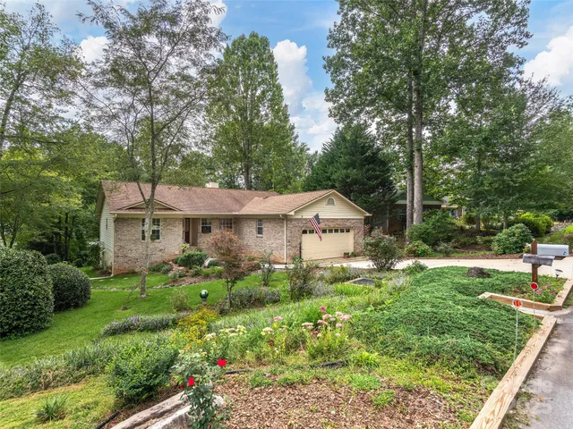 a view of a house with a backyard