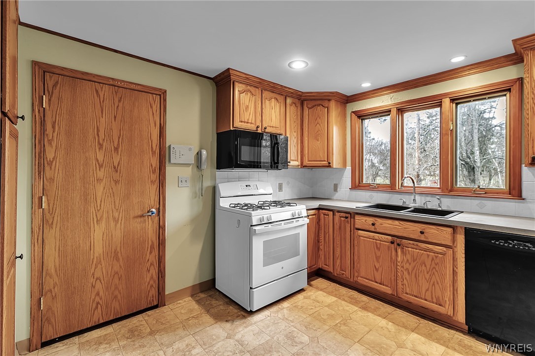 3265 South Creek Road Hamburg, NY 14075 - Photo 11 of 43