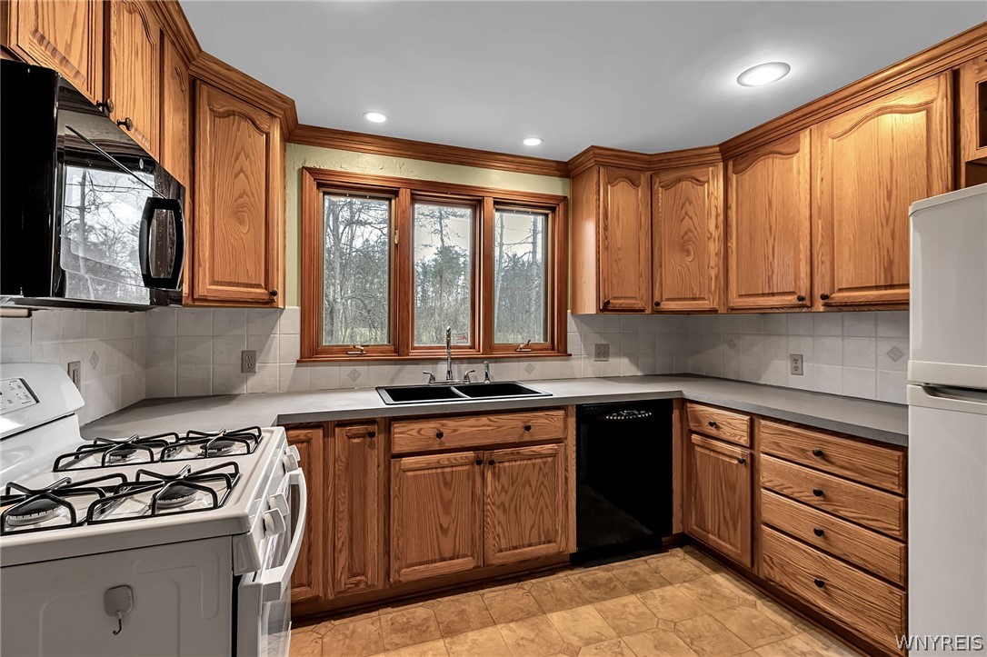 3265 South Creek Road Hamburg, NY 14075 - Photo 10 of 43