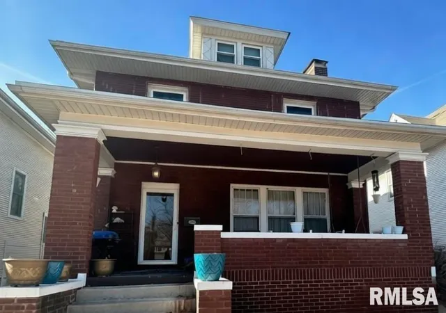 $230,000 | 1027 North Institute Place, Peoria, IL 61606