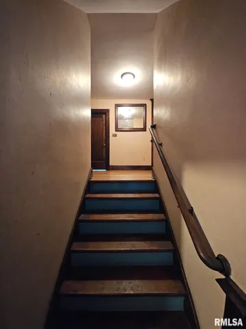 $230,000 | 1027 North Institute Place, Peoria, IL 61606