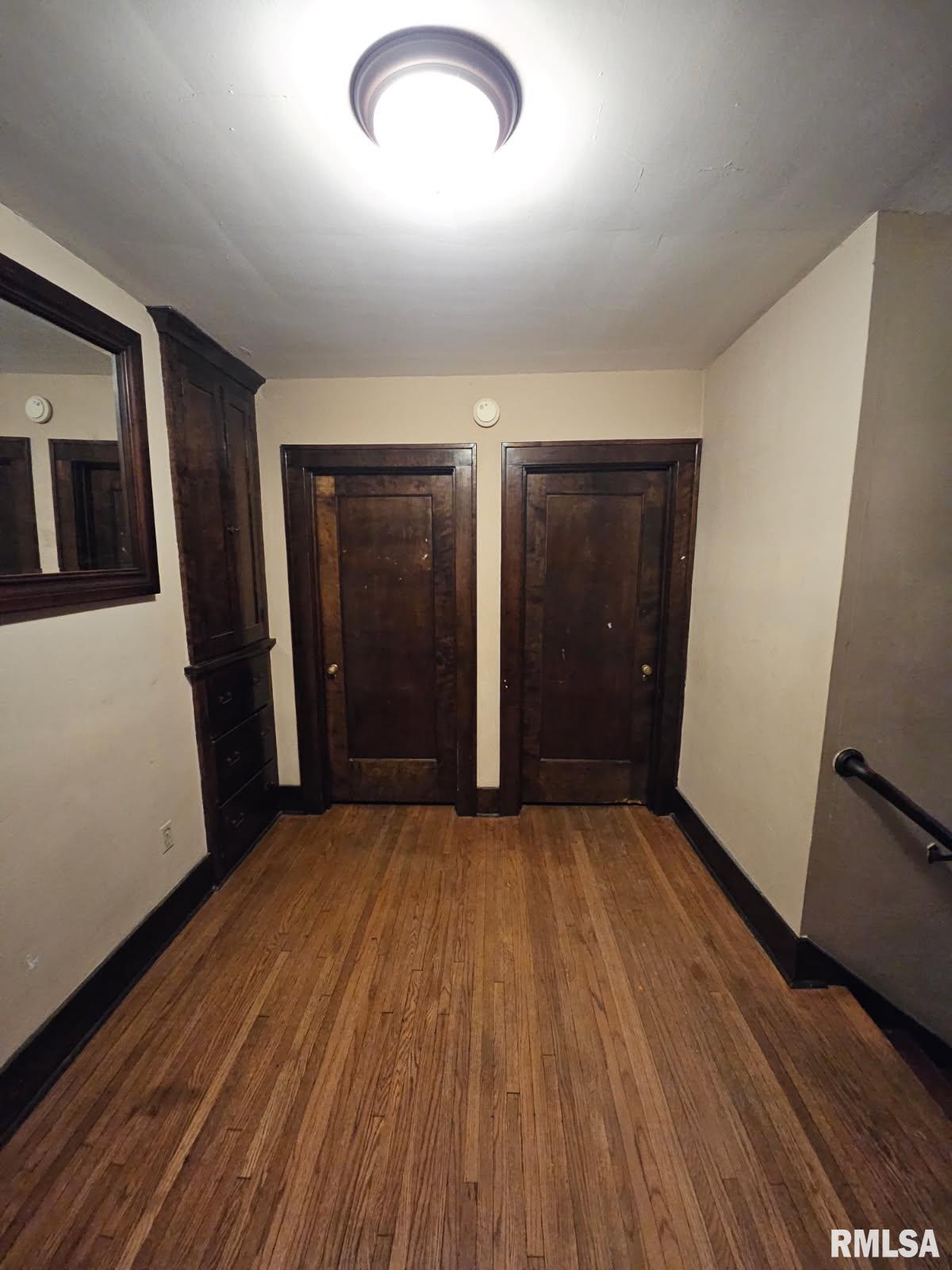 1027 North Institute Place Peoria, IL 61606 - Photo 4 of 14