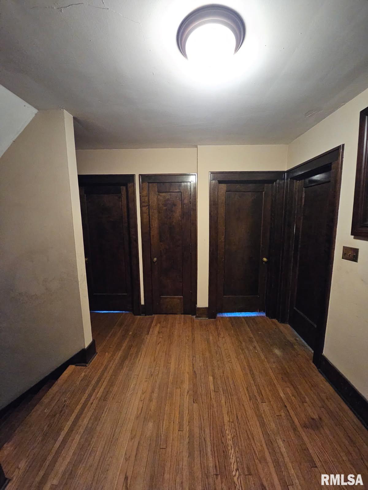 1027 North Institute Place Peoria, IL 61606 - Photo 5 of 14