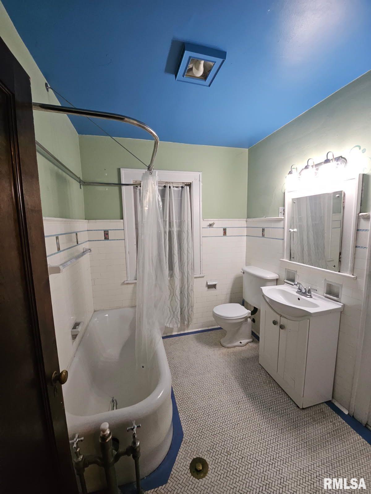 1027 North Institute Place Peoria, IL 61606 - Photo 9 of 14