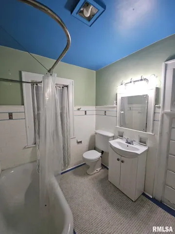 $230,000 | 1027 North Institute Place, Peoria, IL 61606