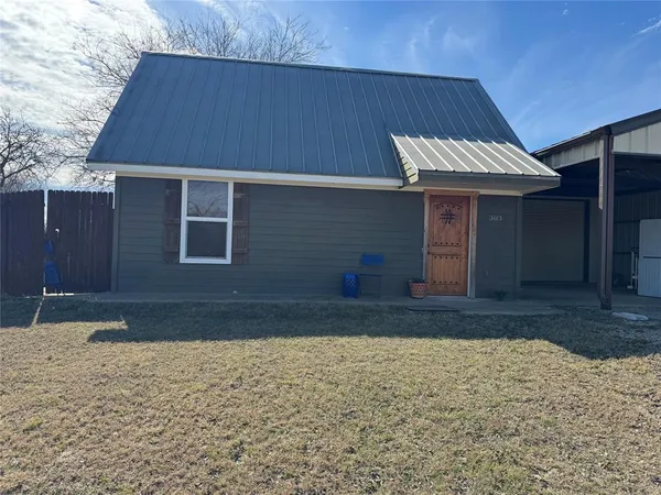 a front view of house with yard