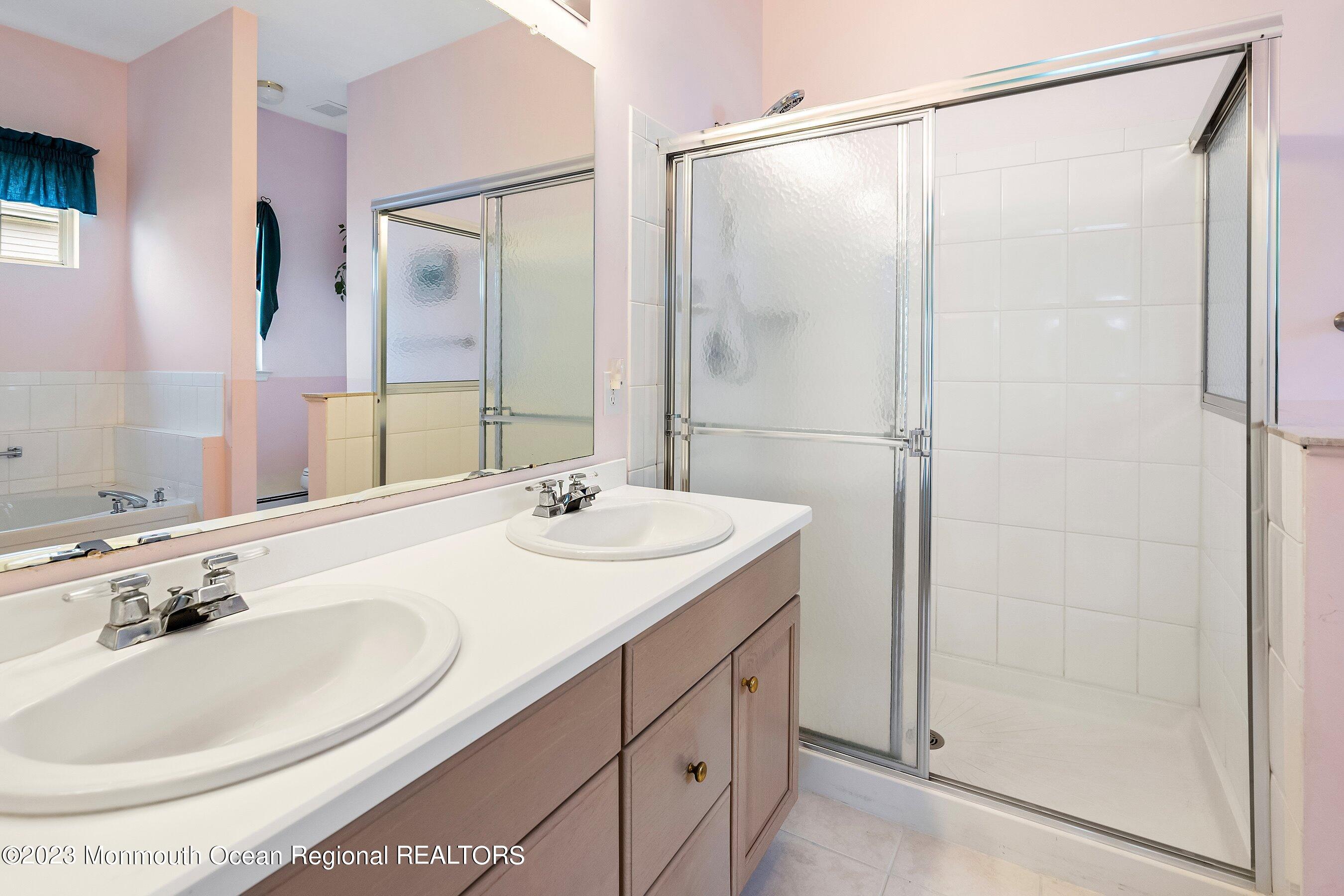 2564 Collier Road Manasquan, NJ 08736 - Photo 18 of 41 19-Bath 1A