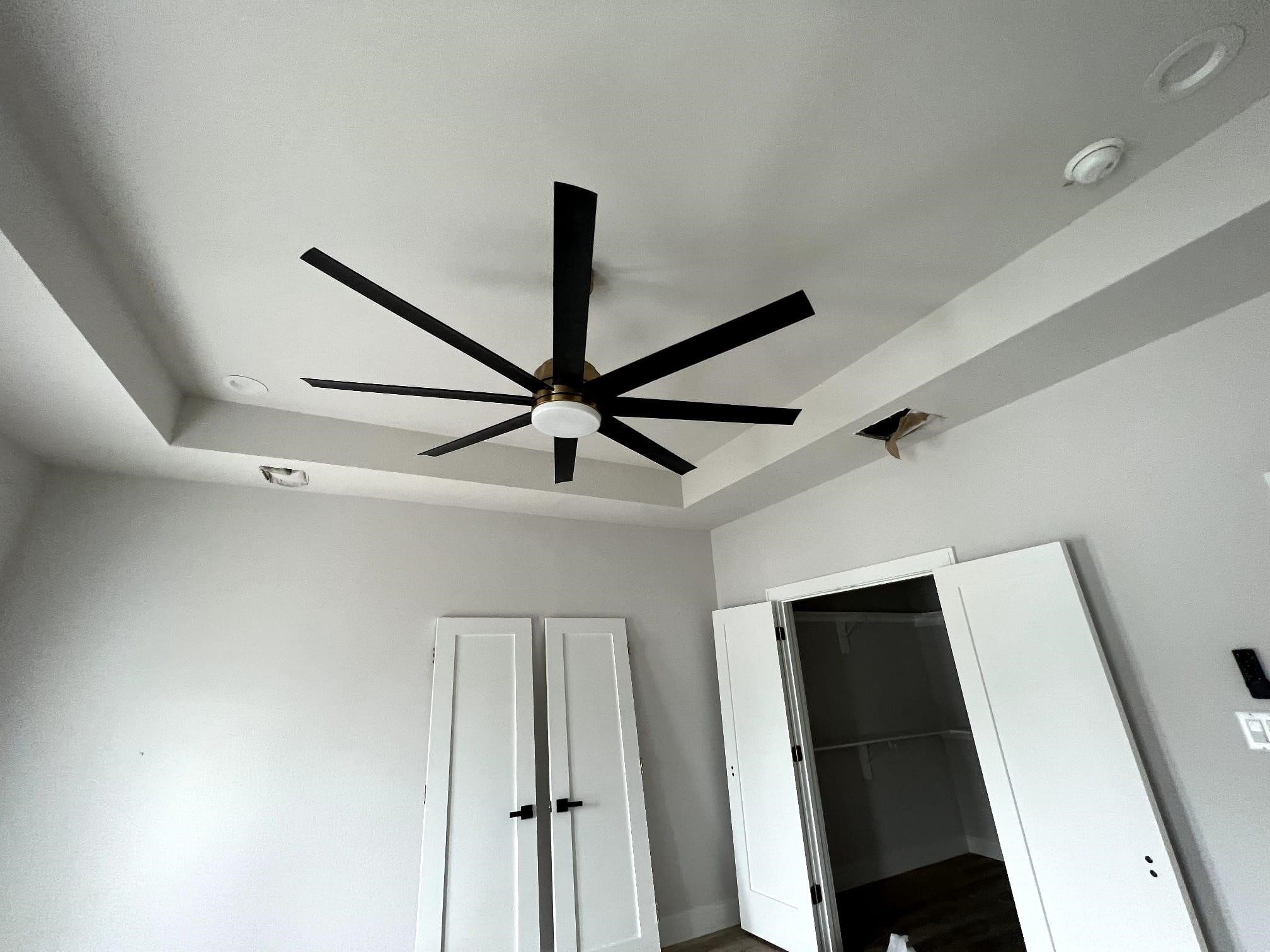 6407 Sidney Street Houston, TX 77021 - Photo 3 of 8 a view of a hallway with a ceiling fan