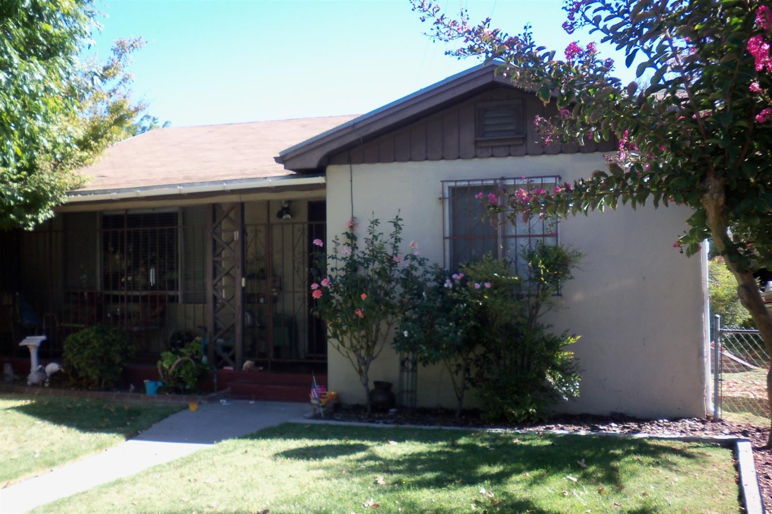 11 Gaswell Road Isleton, CA 95641 - Photo 1 of 1 a front view of house with yard