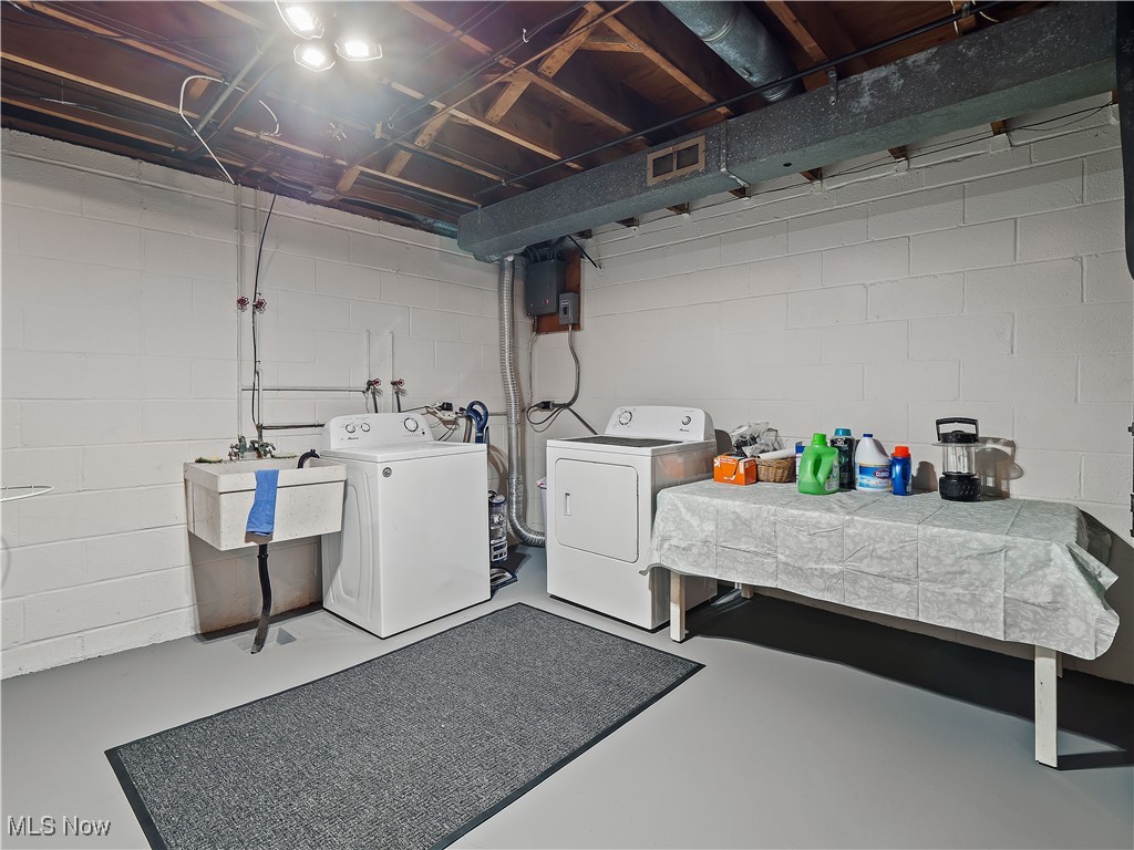 6488 State Road, Unit B5 Cleveland, OH 44134 - Photo 7 of 23 Laundry room with sink and washer and clothes dryer