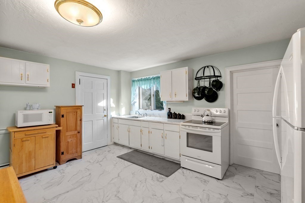 12 Dawson Road Worcester, MA 01602 - Photo 9 of 34 Gallery Image 9