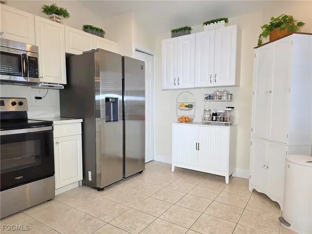 $295,000 | 2305 Summersweet Drive, Alva, FL 33920