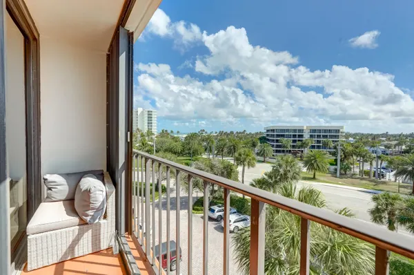 $829,000 | 225 South Beach Road, Unit 503, Tequesta, FL 33469