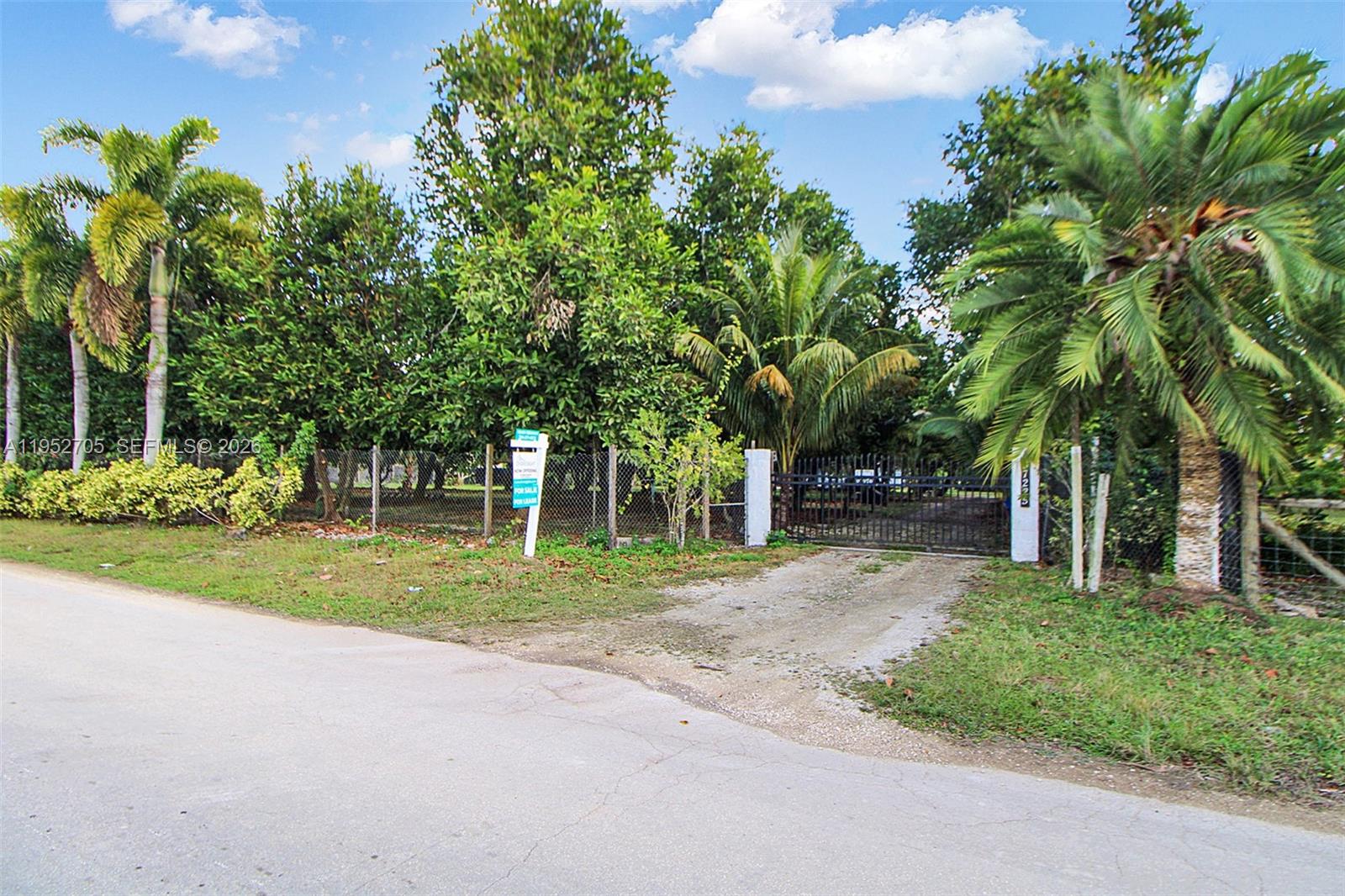 37225 Southwest 214th Avenue Homestead, FL 33034 - Photo 9 of 77