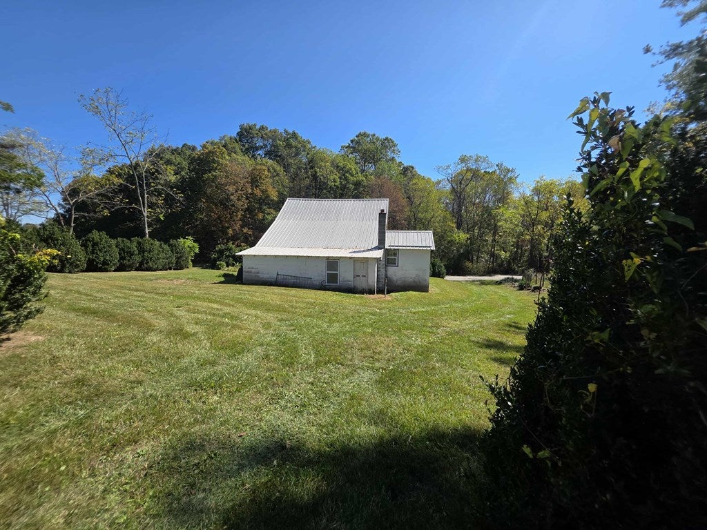2517 Cedar Springs Road Sugar Grove, VA 24375 - Photo 8 of 38 Gallery Image 8