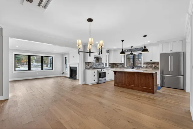 $2,495,000 | 142 Main Street, Kennebunkport, ME 04046