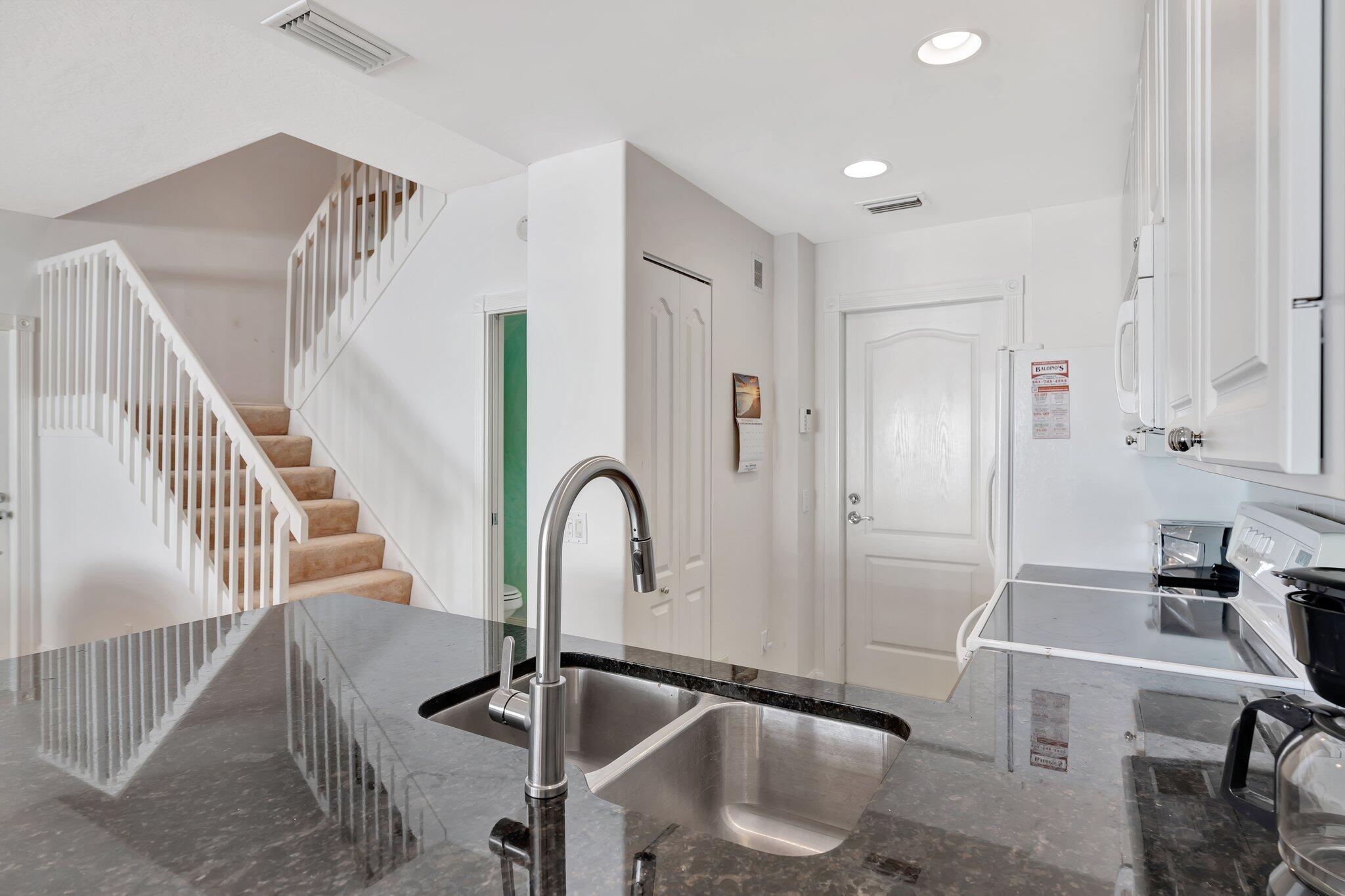 15 Laurel Oaks Circle Tequesta, FL 33469 - Photo 16 of 44 19-web-or-mls-_MLP9254