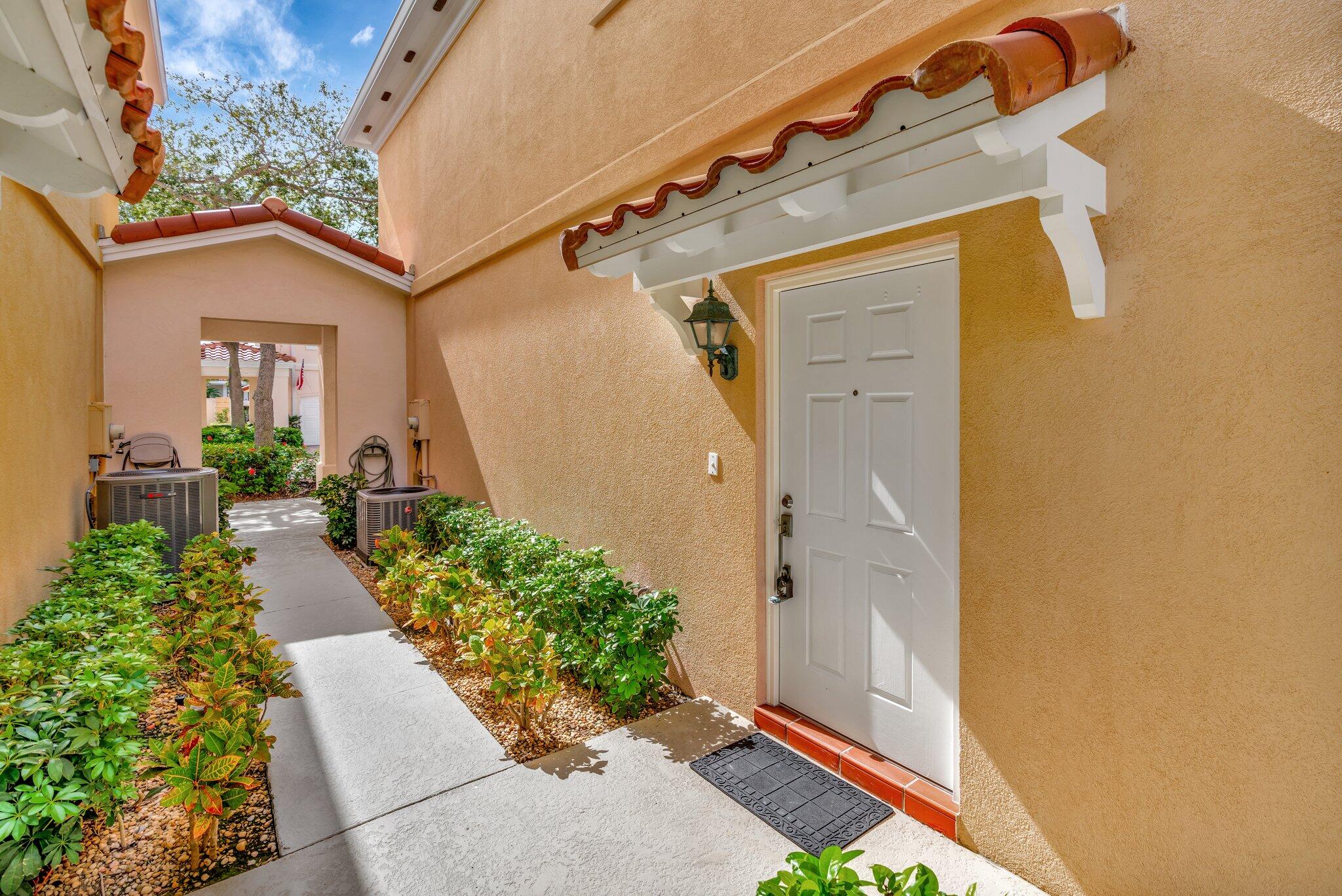 15 Laurel Oaks Circle Tequesta, FL 33469 - Photo 4 of 44 6-web-or-mls-_MLP9190