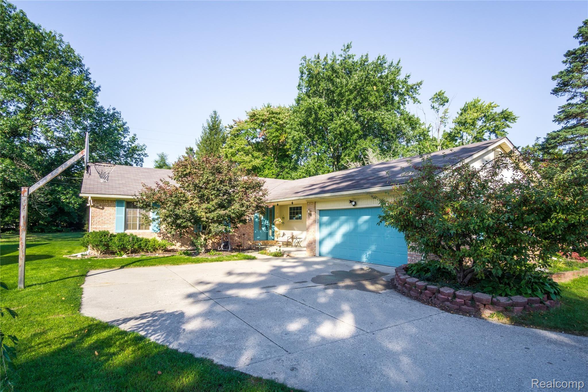 14243 Newburgh Road Livonia, MI 48154 - Photo 1 of 25 Exteriors (3 - 14).jpg