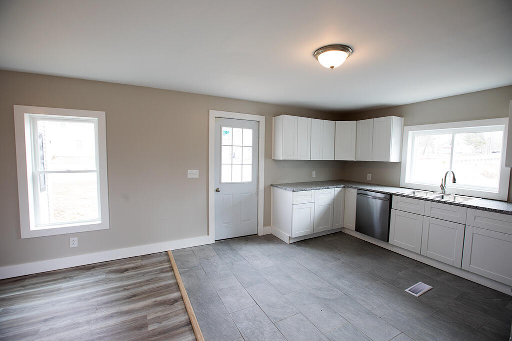 179 Main Street Corinth, ME 04427 - Photo 6 of 26 DJ2A9730