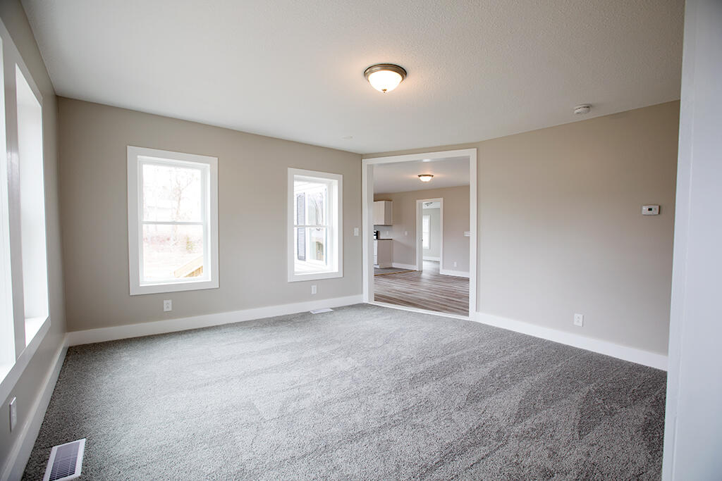 179 Main Street Corinth, ME 04427 - Photo 10 of 26 DJ2A9739