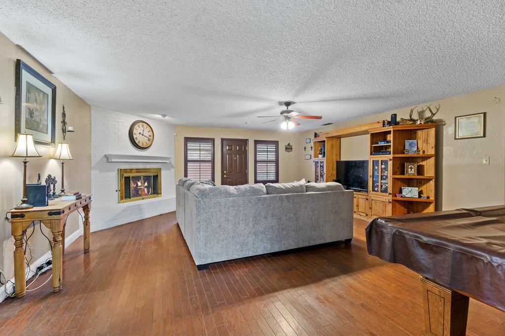 621 Royal Valley Road Grand Prairie, TX 75052 - Photo 12 of 24