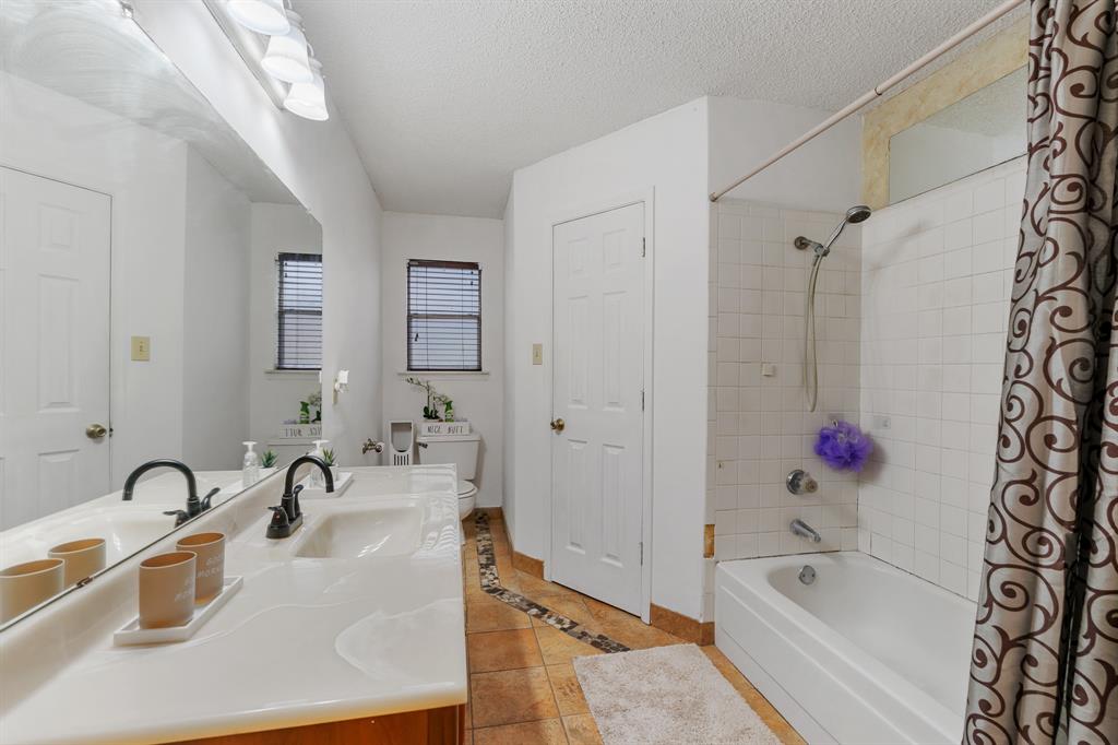 621 Royal Valley Road Grand Prairie, TX 75052 - Photo 19 of 24